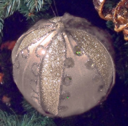 Шар атласный, кремовое золото 13см TLN1460