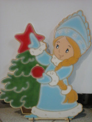 Фигура дерев. Снегурочка с елочкой 50см. P509026