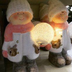 Девочка с шаром светящимся Н25см полистоун ВК-756